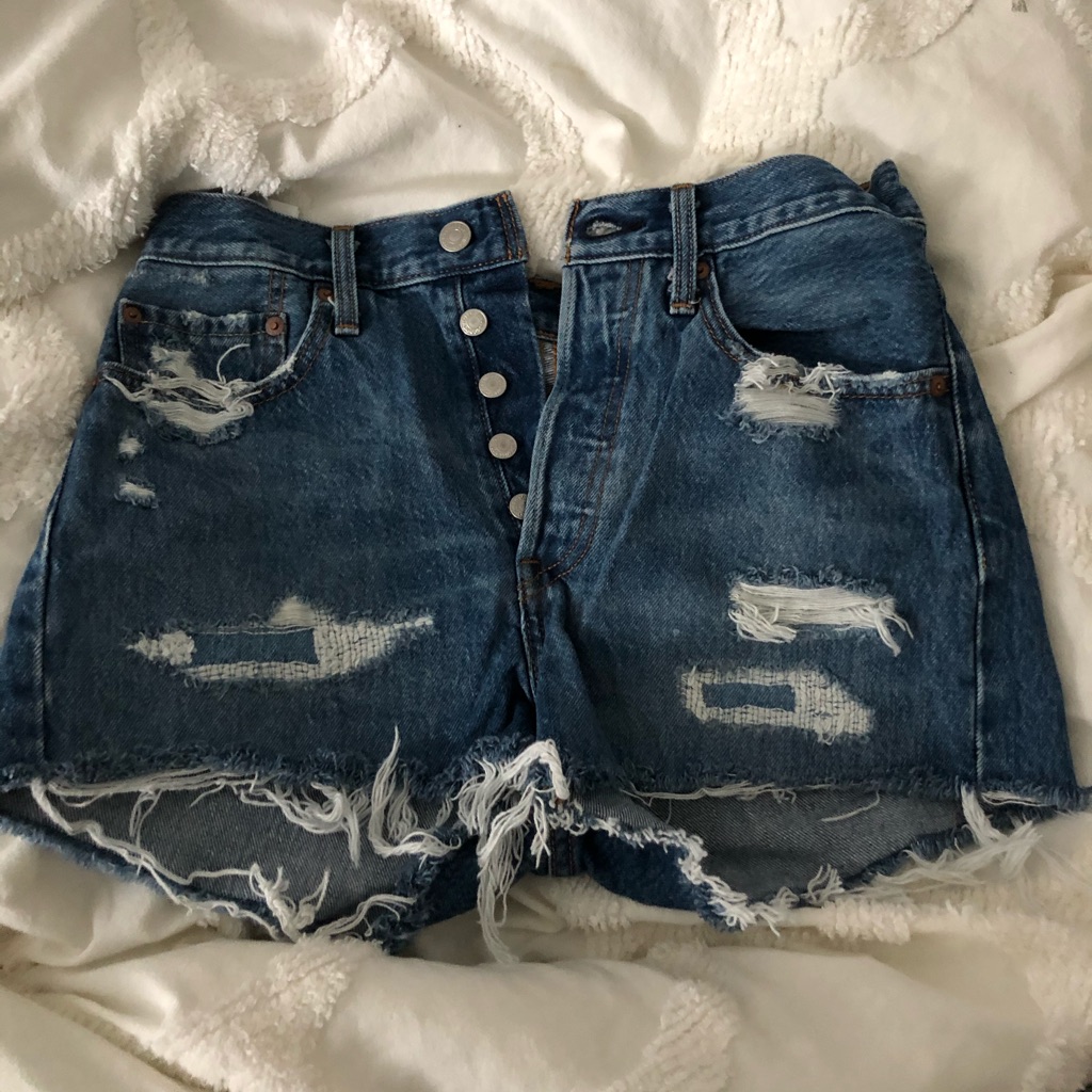 Brand New Levi 501 Shorts W Ripped Hem